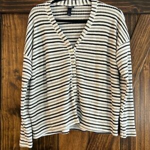 Daytrip Women’s Waffle Knit Medium Button down